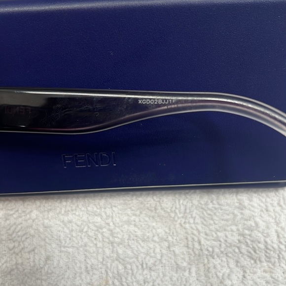 FENDI Monogram Sunglasses - Picture 4 of 9